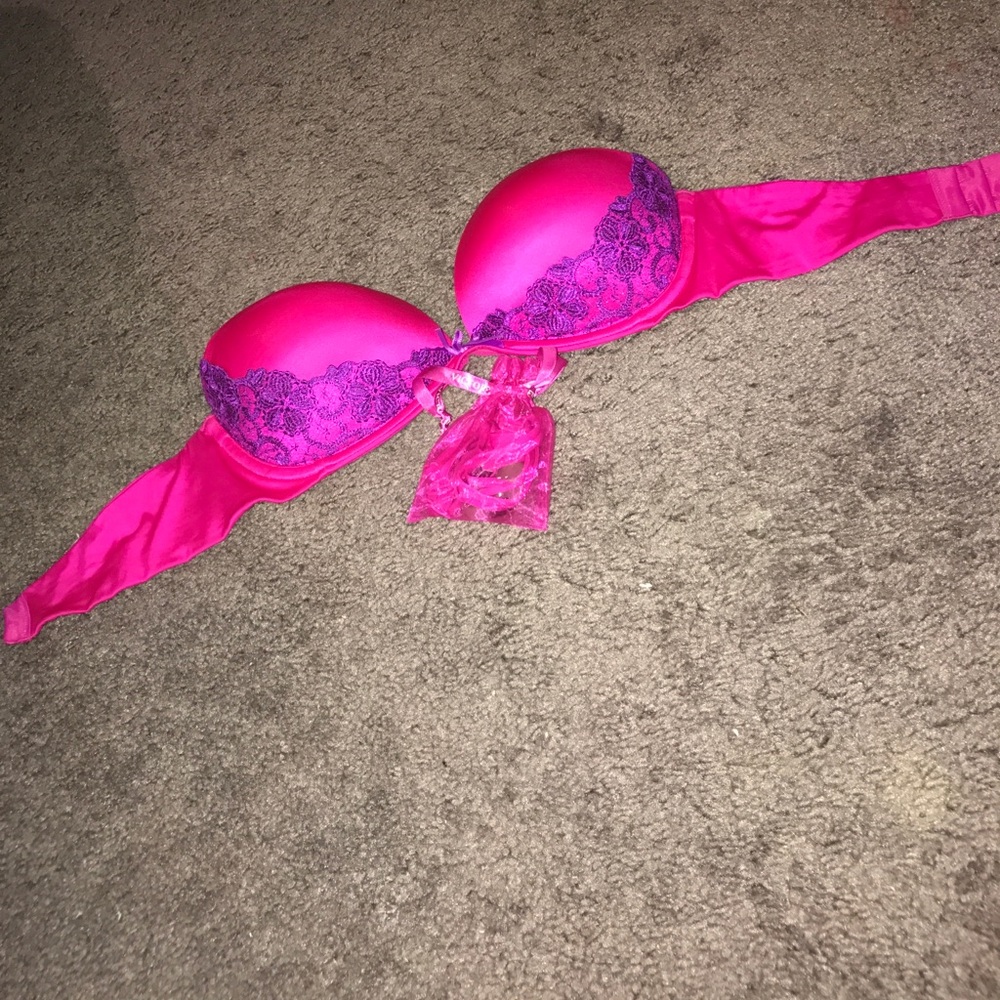 VS strapless bra worn once size 32D
