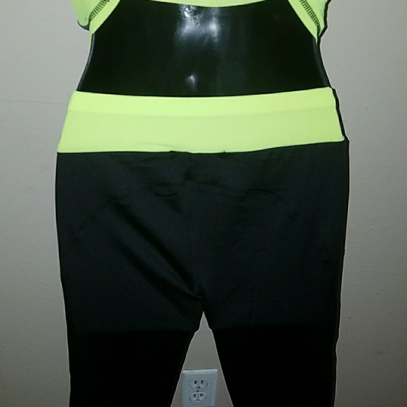 Workout capri set - Picture 3 of 4