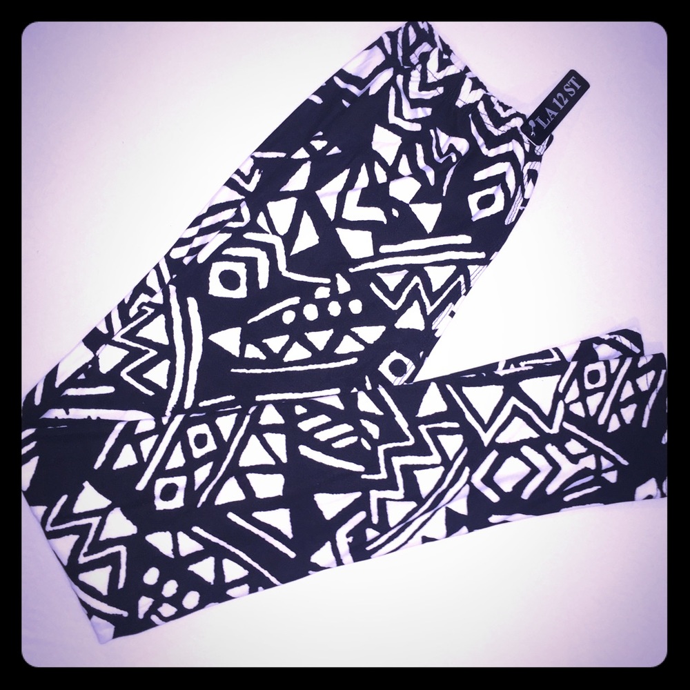 NWT-  LA 12 ST Geometric Print Leggings