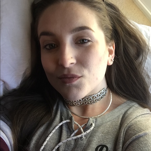 Meet your Posher, Christina - Picture 2 of 8