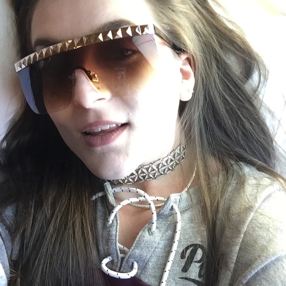 Meet your Posher, Christina - Picture 3 of 8