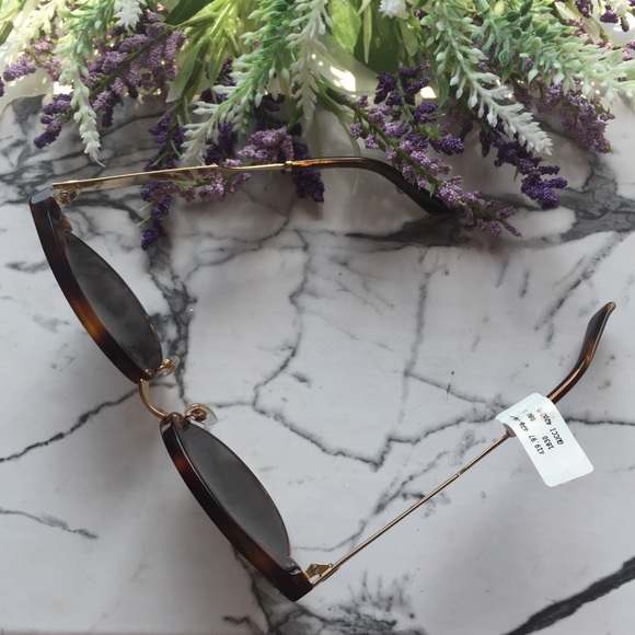 Gucci GG4283 Cateye Sunglasses - Picture 6 of 8