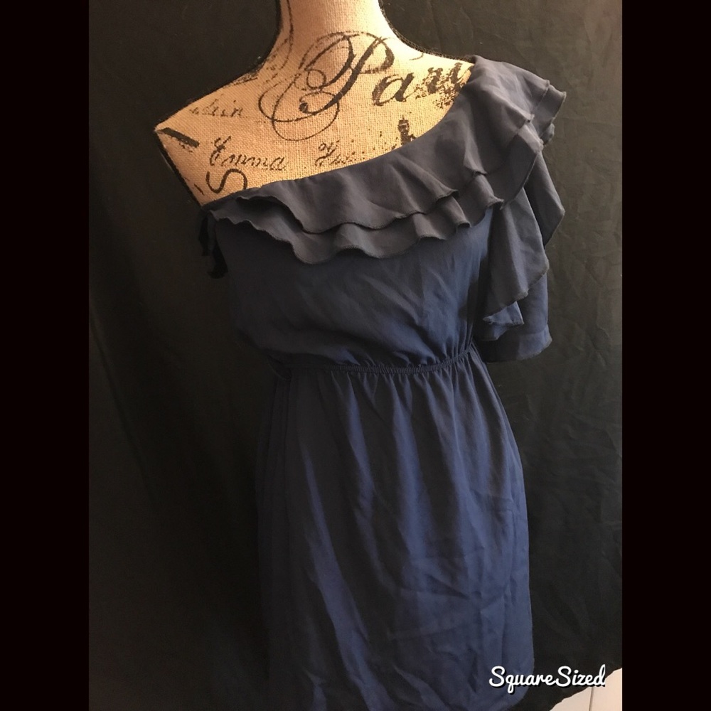 Maude off the shoulder dress in great condition!