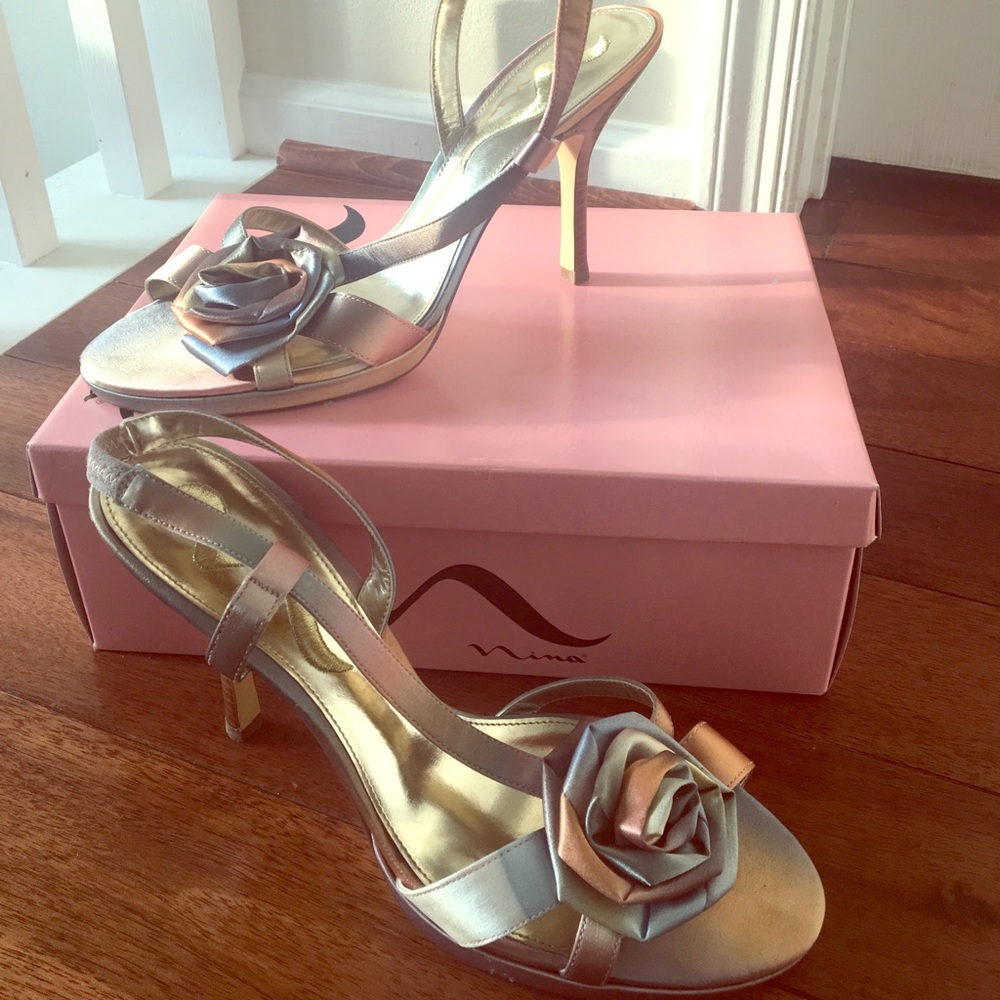 Multicolor Open Toe heel With Flower Embellishment