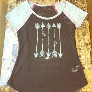 Maurice's tee shirt size medium