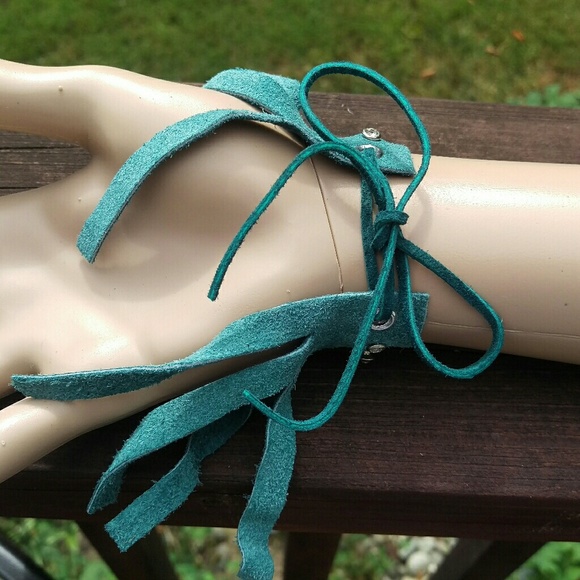 Genuine turquoise leather fringe bracelet - Picture 3 of 4