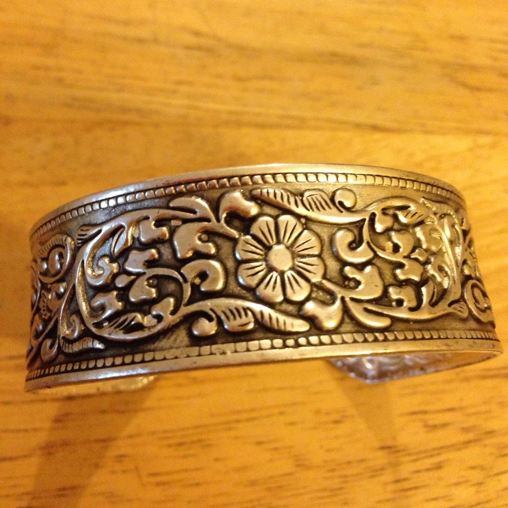 Engraved cuff - Picture 3 of 3