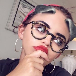 Meet your Posher, Chloe