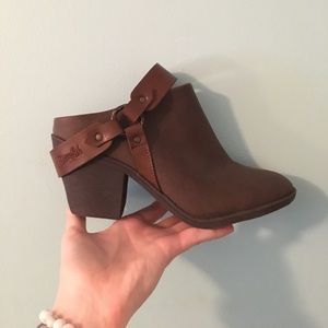Low heel booties