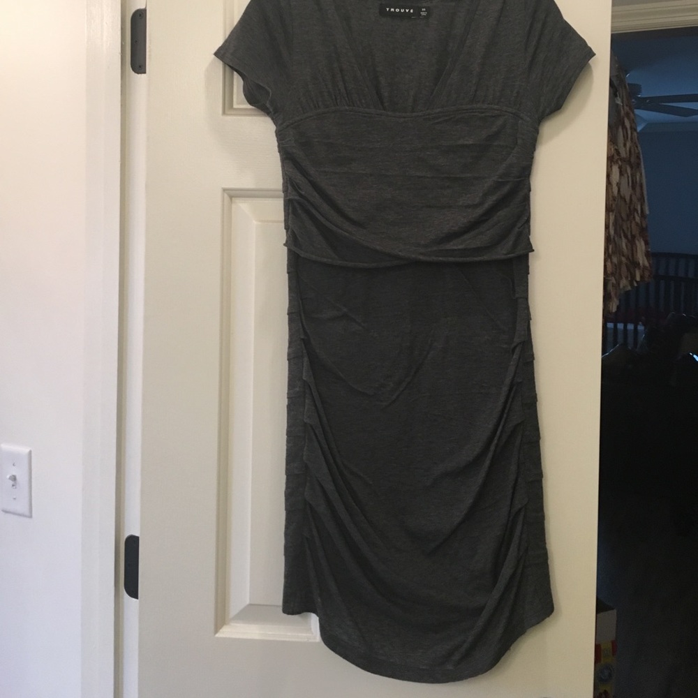 👗Fitted grey dress by Trouve