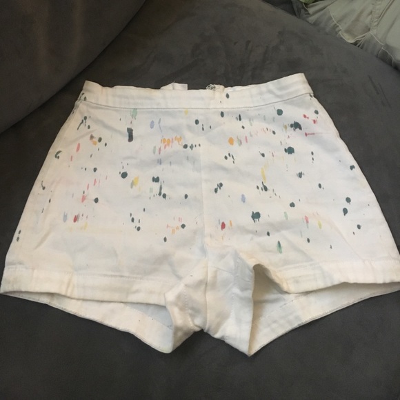 Cooperative splatter white highwaisted shorts- 25 - Picture 1 of 2