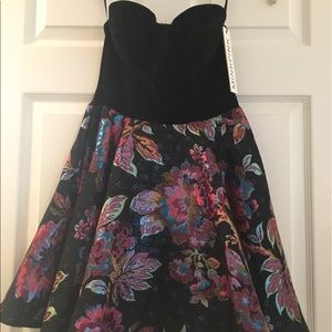 Strapless floral dress. Minkpink