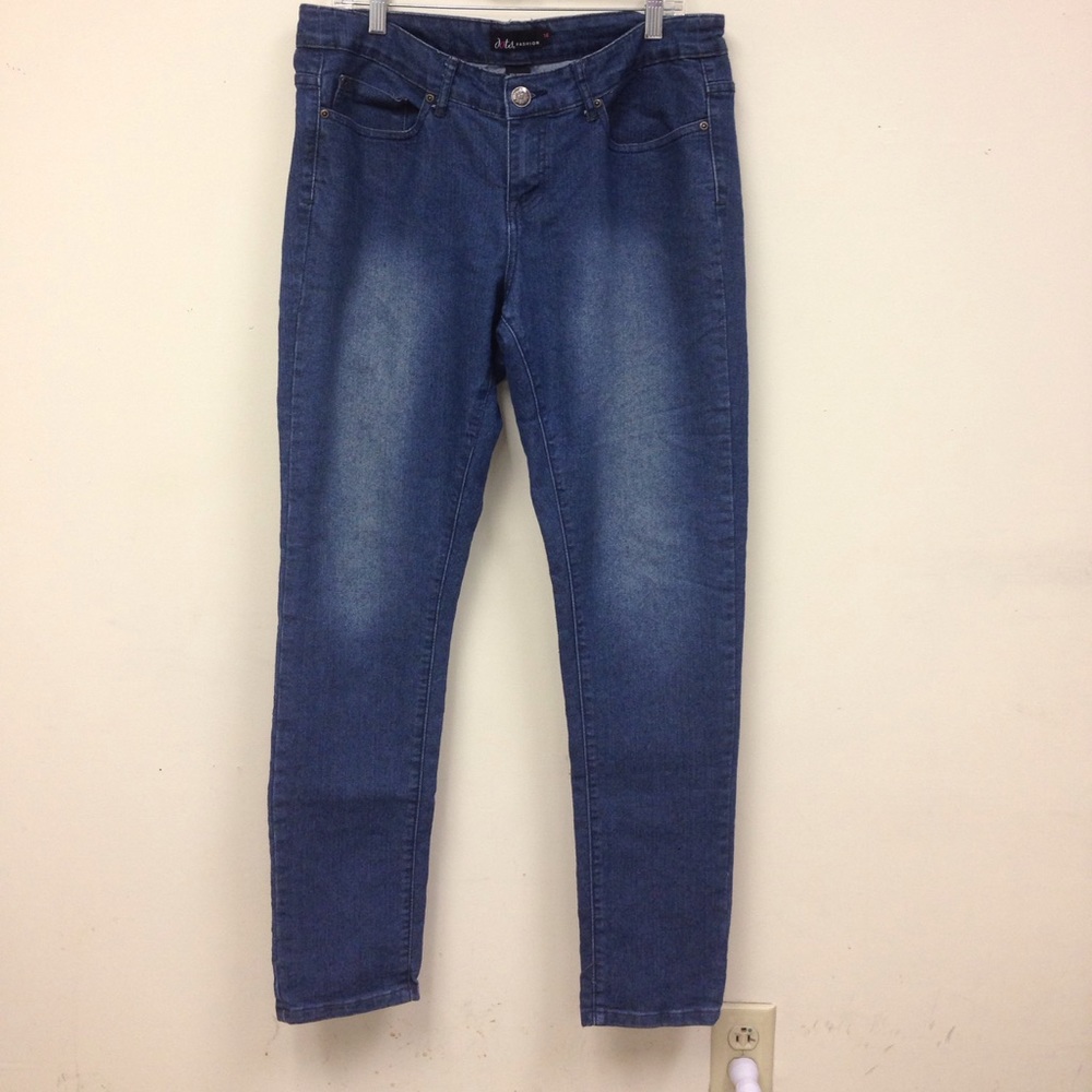Dots Fashion Classy Regular Jeans