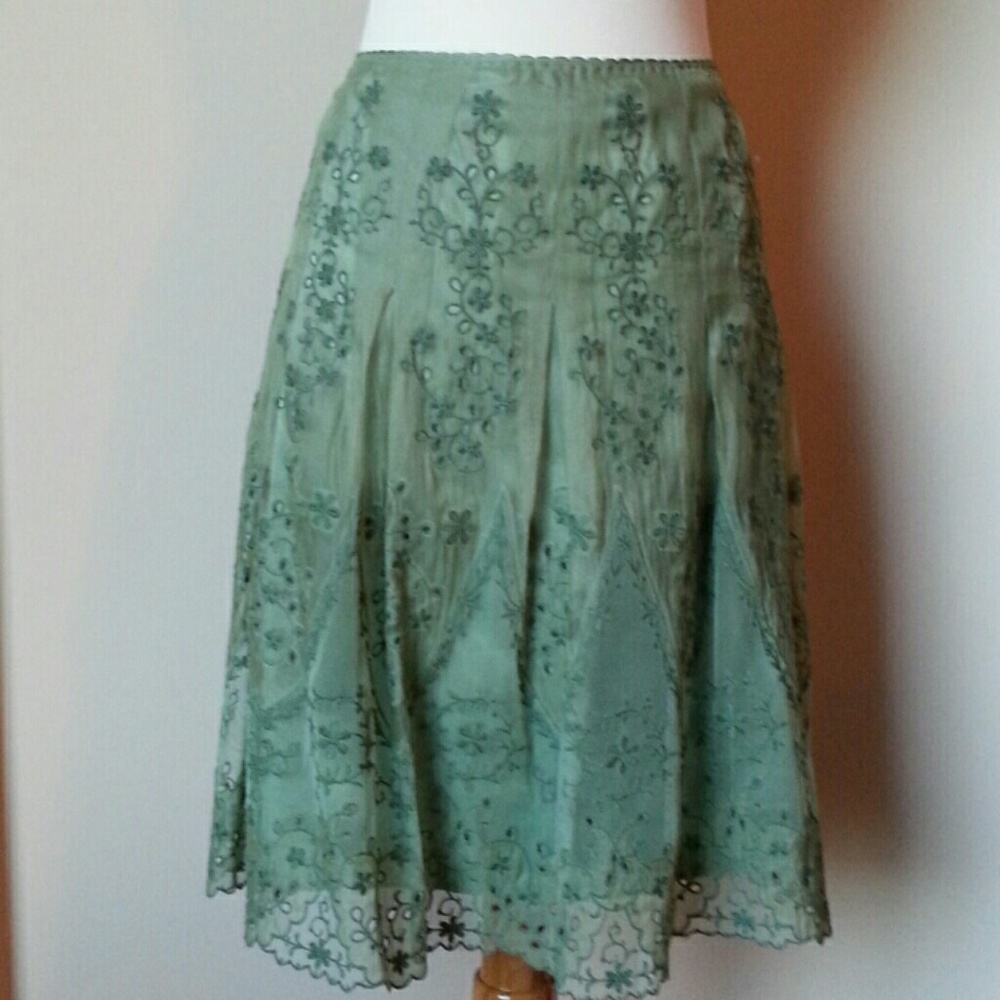NWT Elie Tahari gorgeous green lace silk skirt