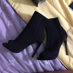Steve Madden Comfortable heels .