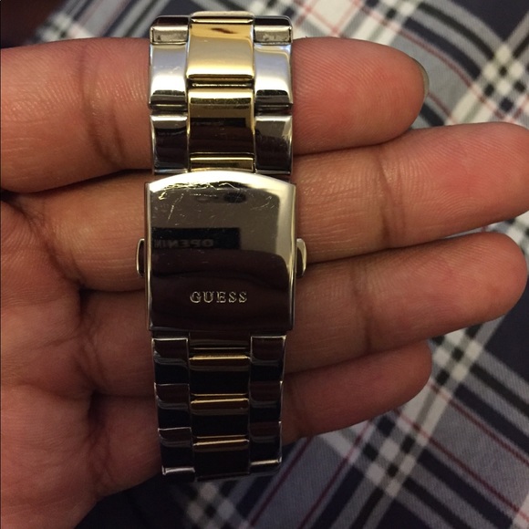 Guess Watch - Picture 2 of 3