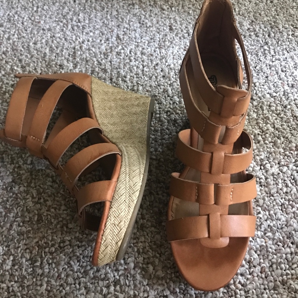 Tan Wedges