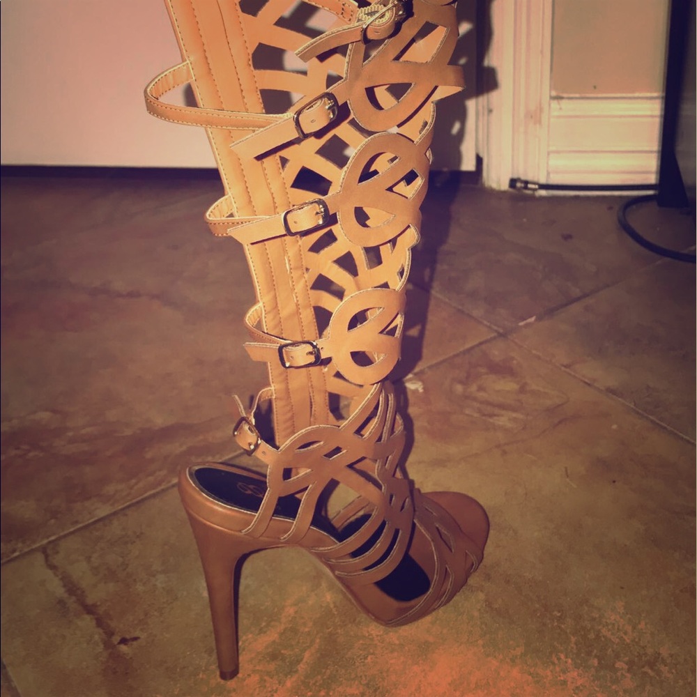 Knee high gladiators