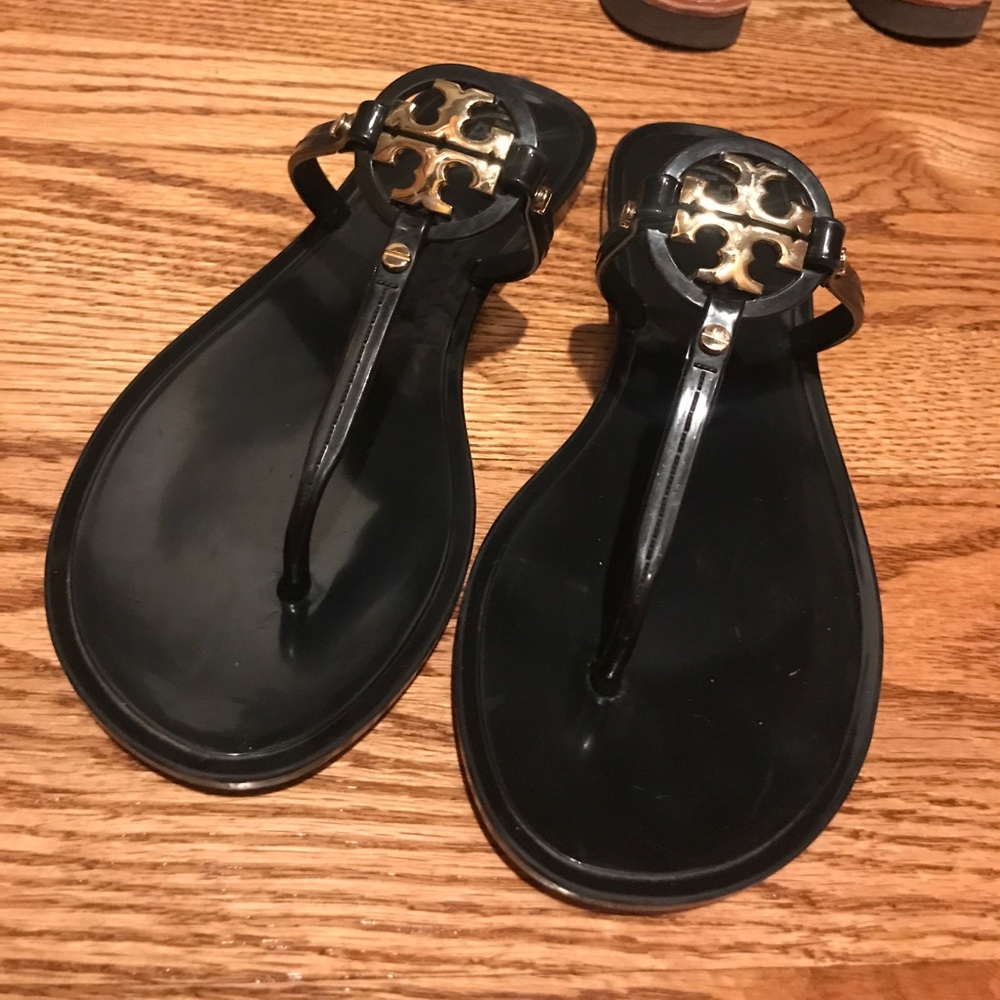 SOLD 👀 Tory Burch Sandals
