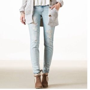 Light Wash Ripped Jeans