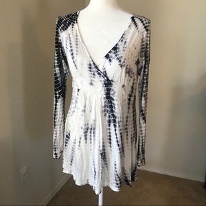 Tie dyed long sleeve v neck blouse.