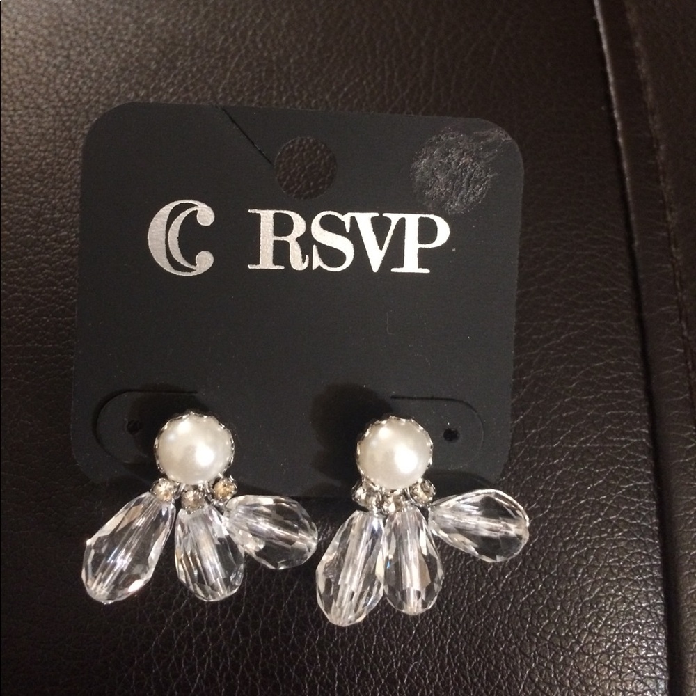 NWT beautiful earrings