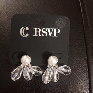 NWT beautiful earrings