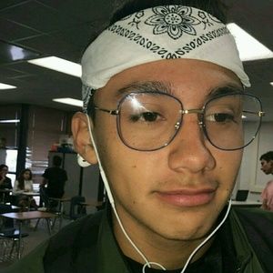 Meet your Posher, Levi