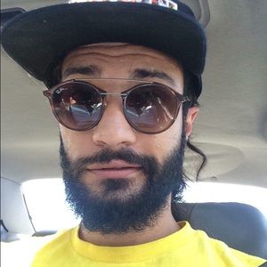 Meet your Posher, Omri