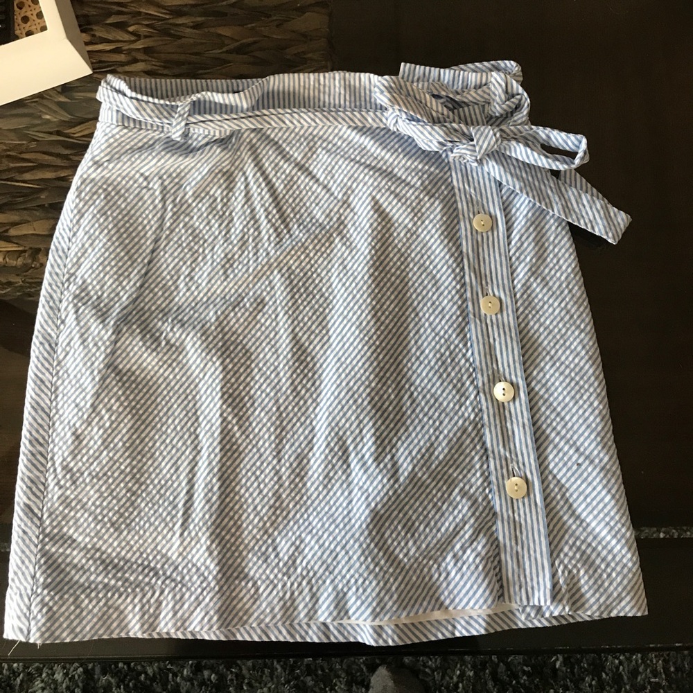 Vineyard Vines seersucker skirt