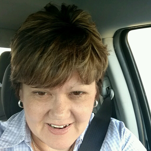 Meet your Posher, Sandy - Picture 1 of 1