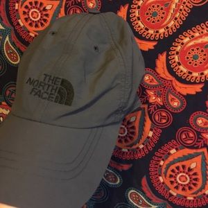 Gray unisex north face hat