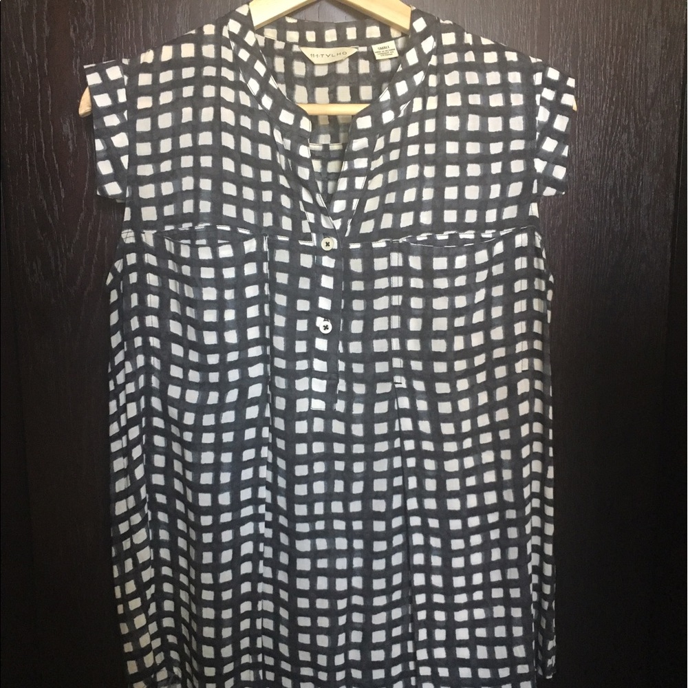 Anthropologie plaid top, cap sleep detail. Small