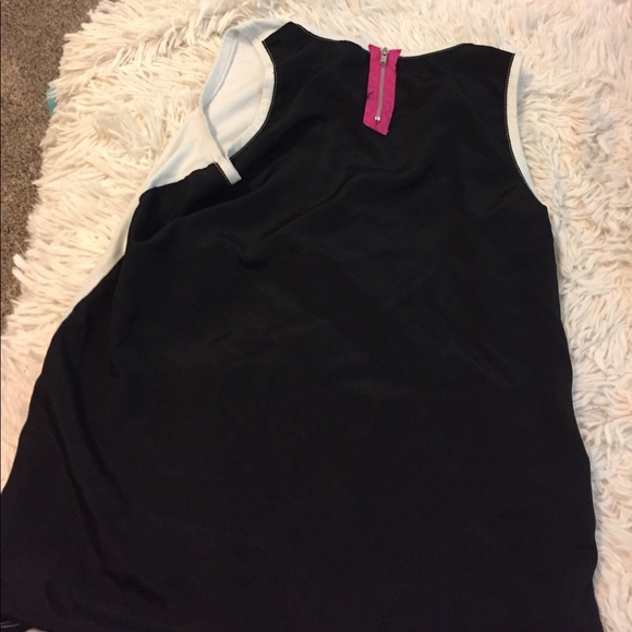 ❌TRADED❌ D-Signed shirt with a girl on front - Picture 5 of 7