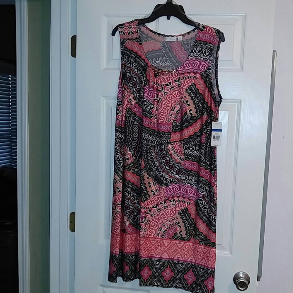 Pink/black sleeveless dress