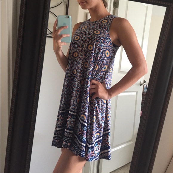 Cute and colorful dress - Picture 2 of 4