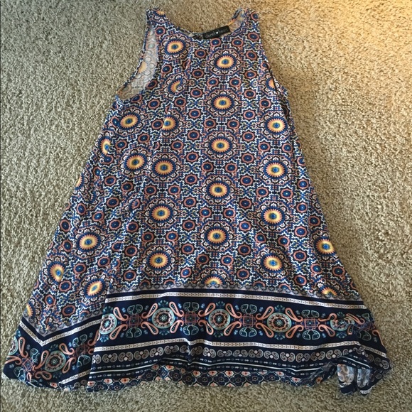 Cute and colorful dress - Picture 3 of 4