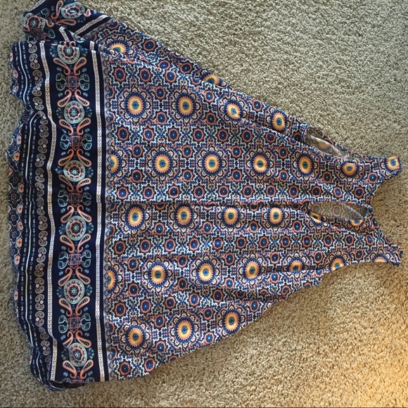 Cute and colorful dress - Picture 4 of 4