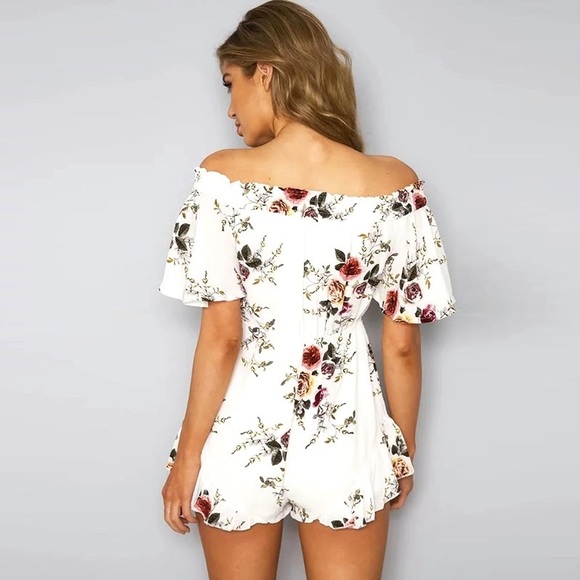 ✨ Off Shoulder Short Sleeve Floral Ruffled Romper - Picture 3 of 6
