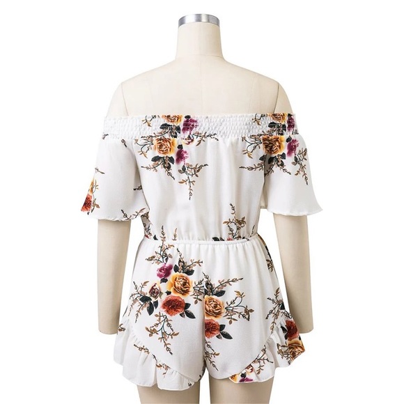 ✨ Off Shoulder Short Sleeve Floral Ruffled Romper - Picture 5 of 6