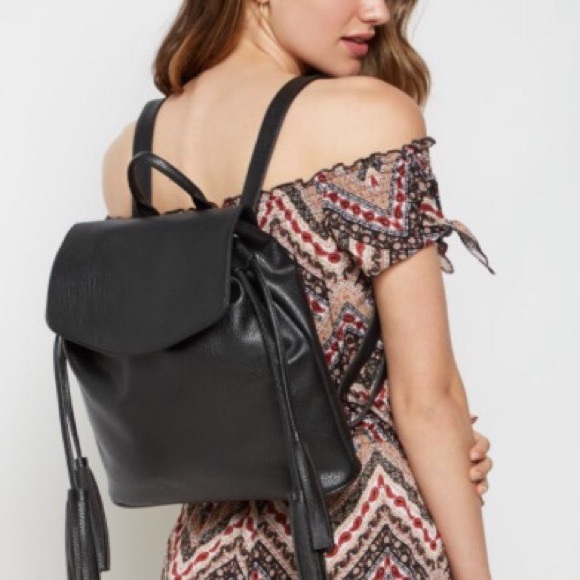 Black tassel backpack - Picture 3 of 8