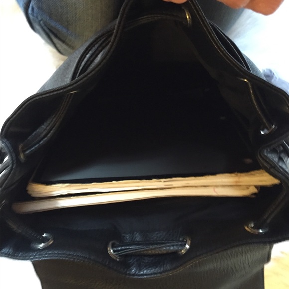 Black tassel backpack - Picture 8 of 8