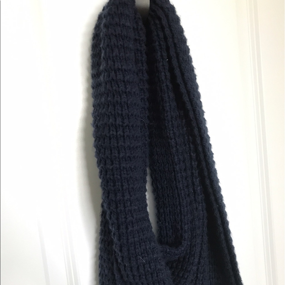 Blue knit scarf