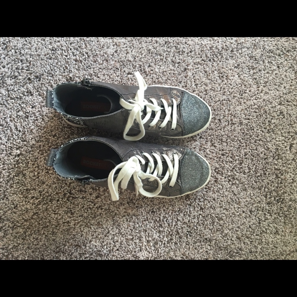 Gray patterned sneakers