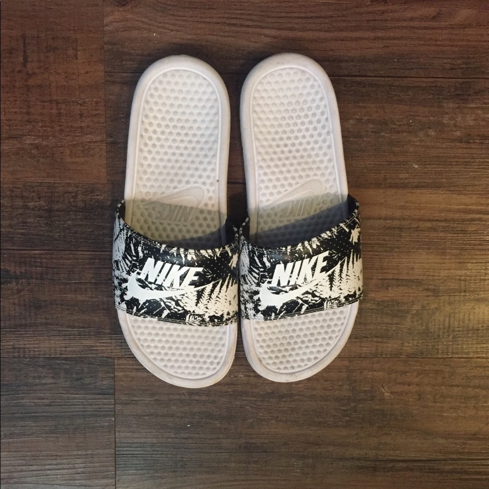 Nike slides size 7