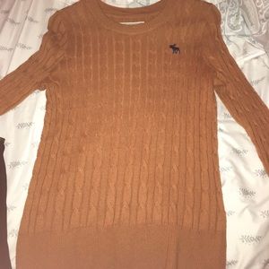 Crew neck cable knit sweater