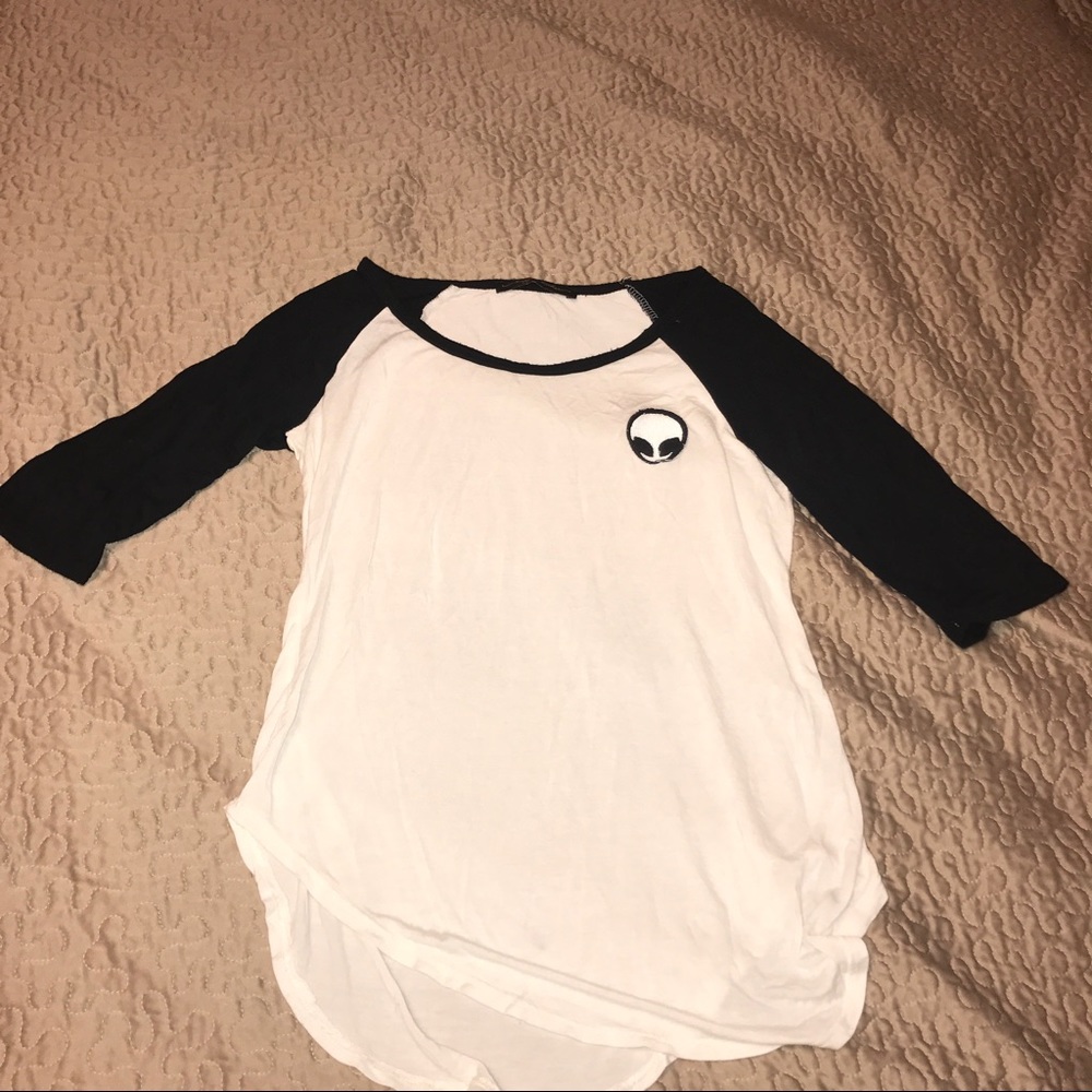 Black & white t shirt.