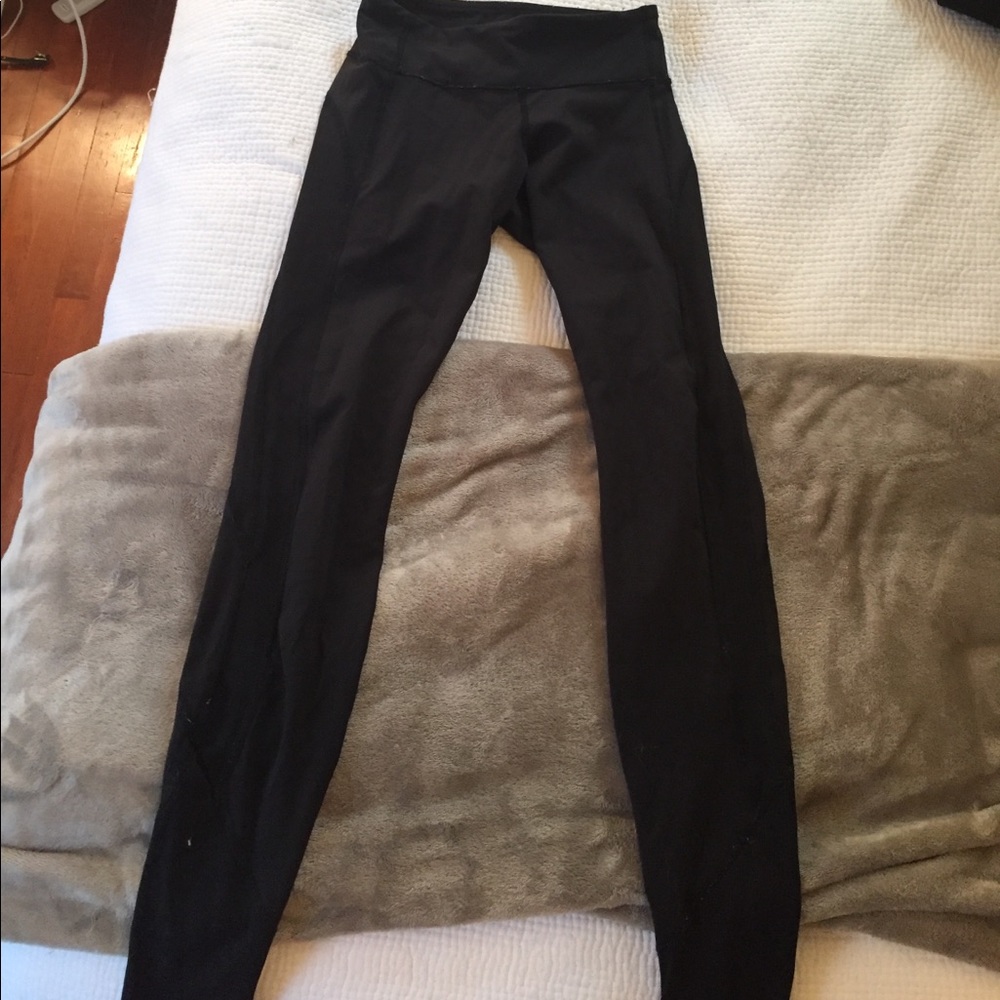 Black Lululemon ankle leggings