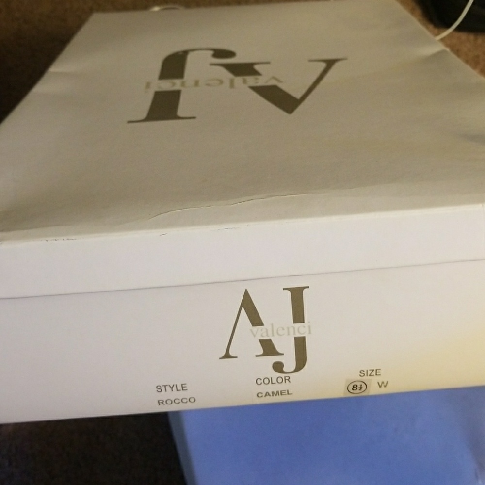 BRAND NEW NEVER WORN VJ Valenci brown suede boots