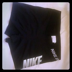 Women's Nike Pro, Medium, Black